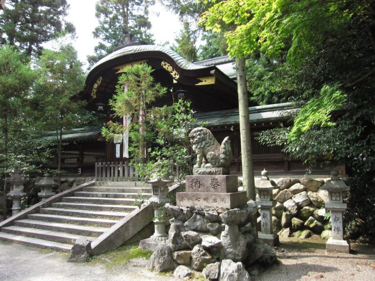 馬路石邊神社