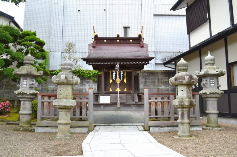 御釜神社