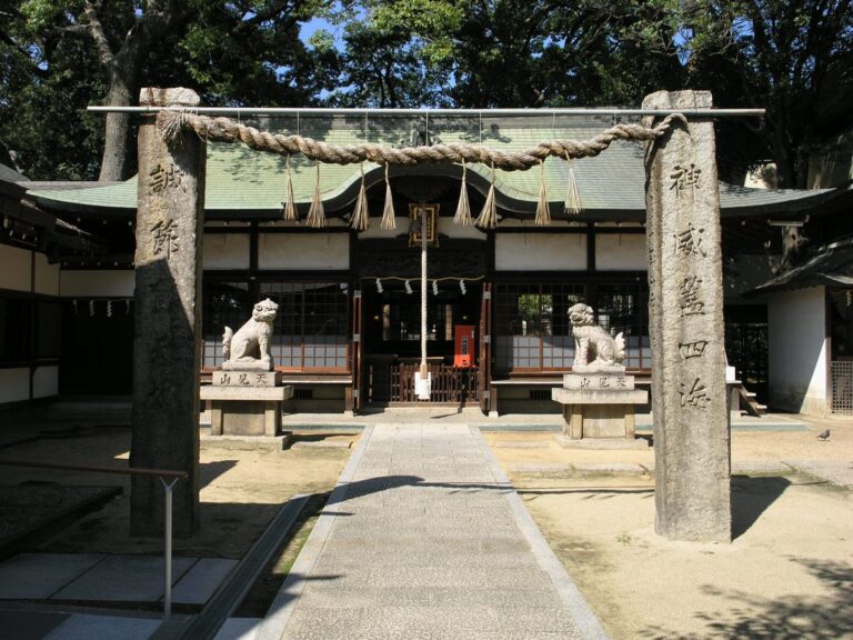 阿麻美許曽神社