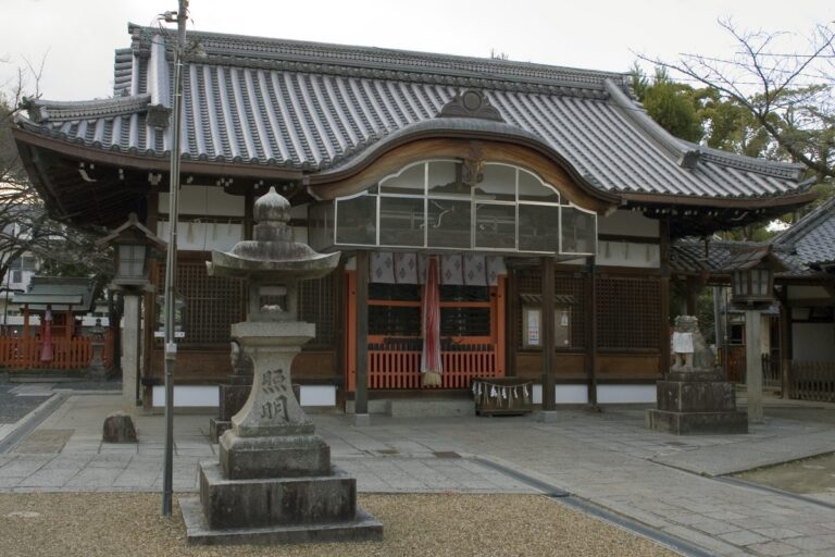三輪神社（高槻市富田町）