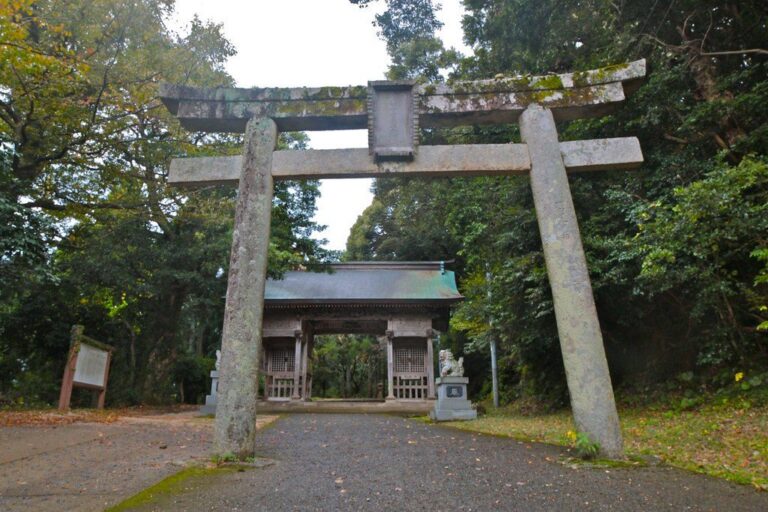 倭文神社（韮崎市穂坂町）