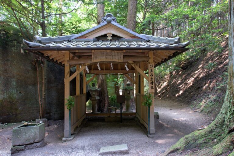 天乃石立神社